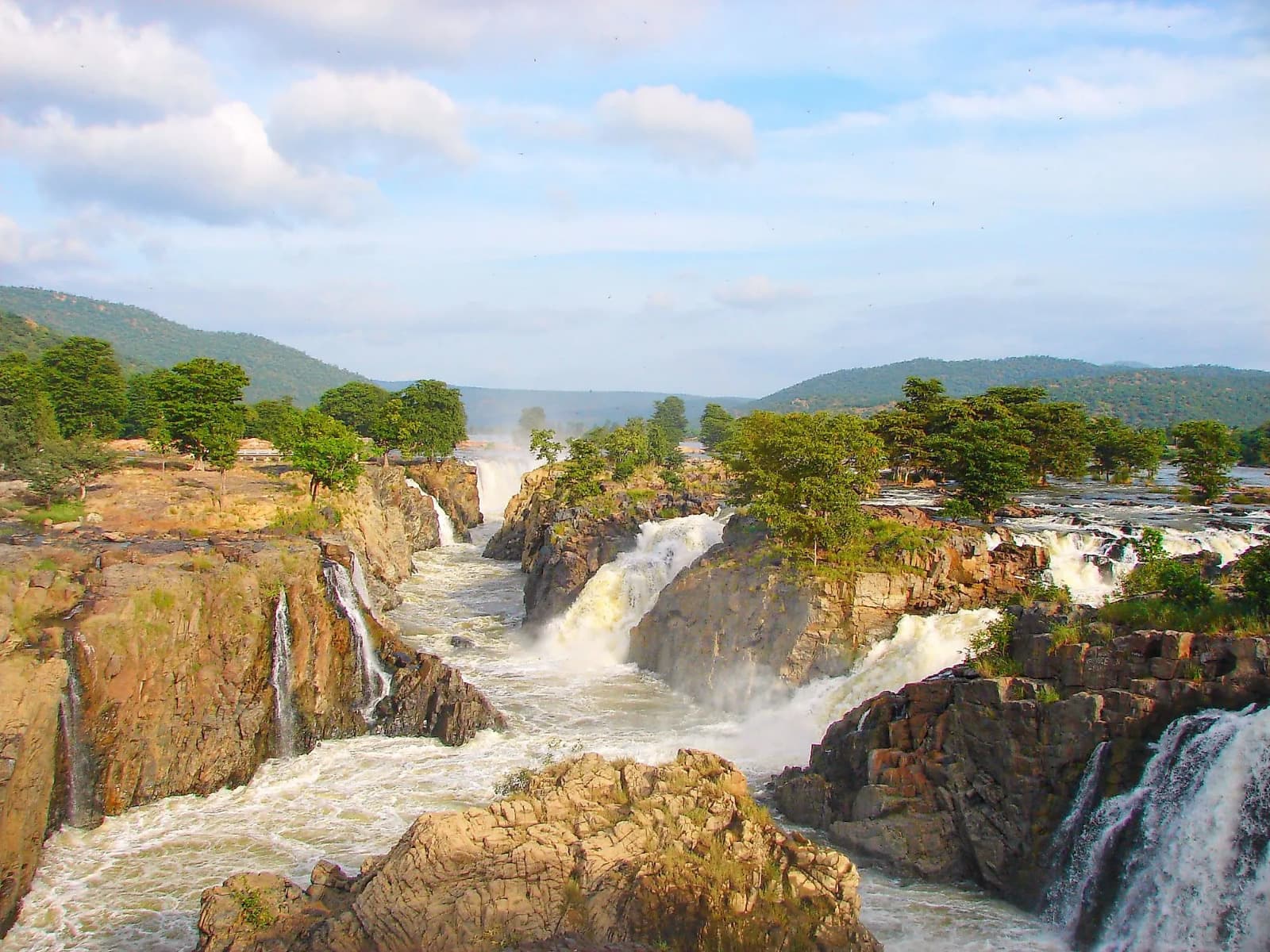 Hogenakkal Falls Trip With Coracle Ride